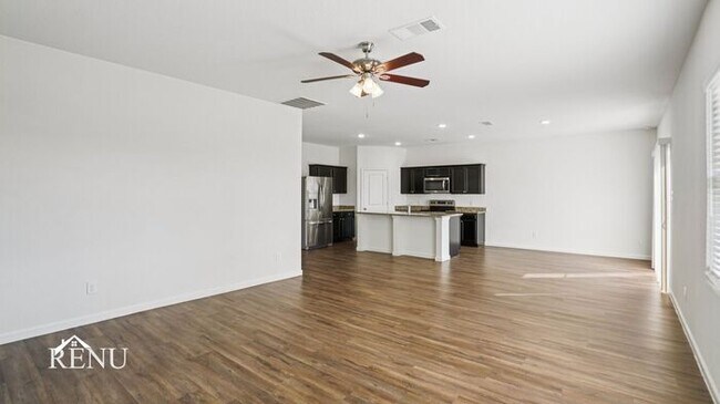 Building Photo - 758 Oakhurst Dr