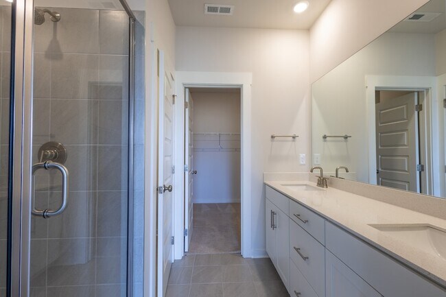 Building Photo - 1442 English Oak Dr