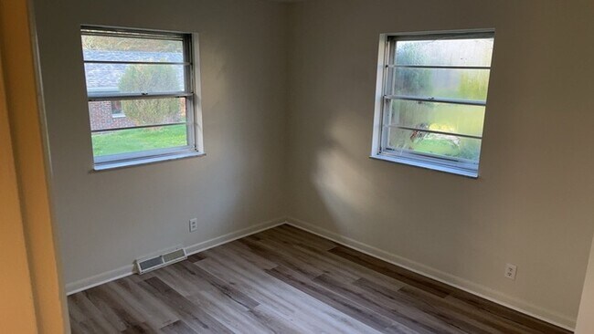 Building Photo - 3043 Regent St