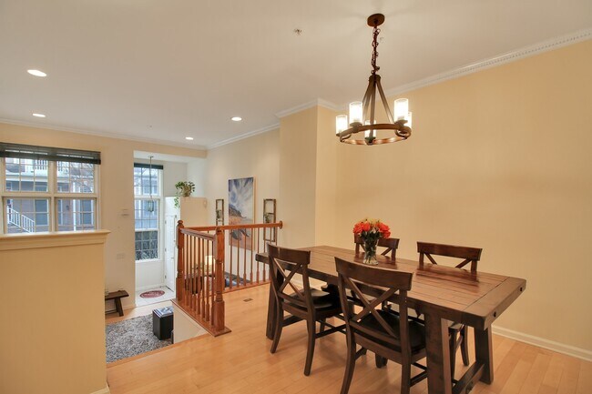 Building Photo - 360 Oswego Ct