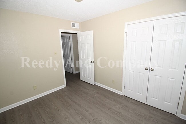 Building Photo - 324 McFarland Dr