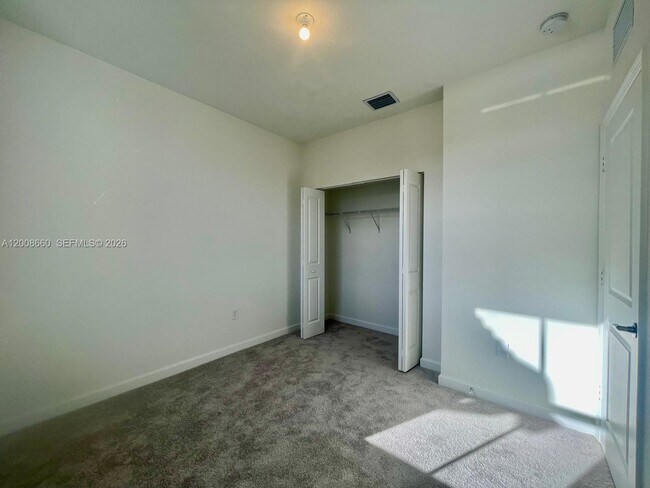 Building Photo - 2882 SE 26th Ter