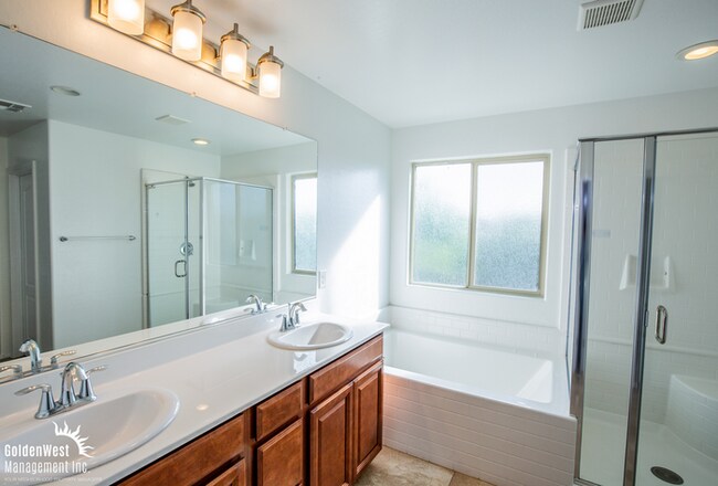 Building Photo - Charming 3Bdm 2.5Ba Home Nestled in a Gate...