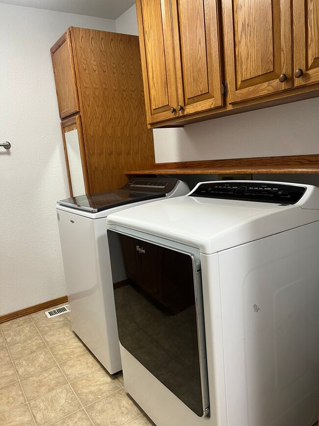 Building Photo - 3 bedroom 2.5 bathroom Home in Lake Steven...