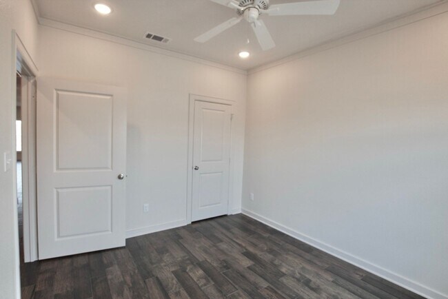 Building Photo - Luxury 3 Bedroom 2 Bath Townhomes in Bullard ISD!