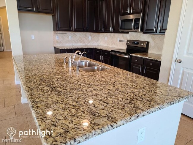 Building Photo - 5 br, 3.5 bath House - 4544 Meadow Green UNIT