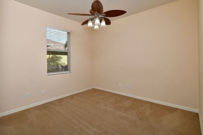 Building Photo - 2 Bedroom with Den and Garage. Over !800 Sq. Ft under air