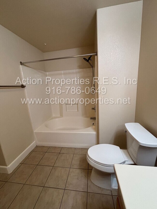 Building Photo - East Roseville - Gated Phoenician - Great ...