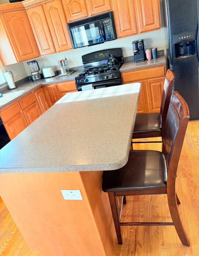 Building Photo - 351 N 1480 E