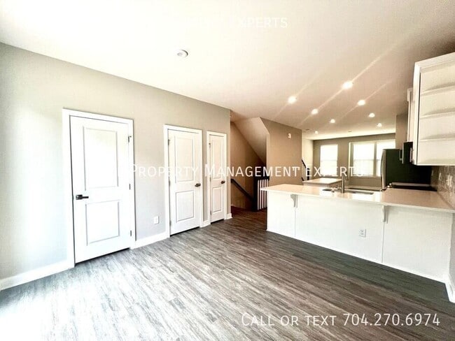 Building Photo - 528 Billingsley Rd