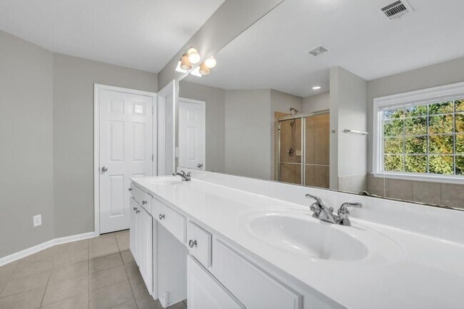 Building Photo - 701 Courageous Ct