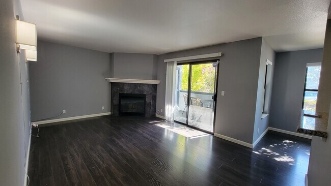 Building Photo - 945 Fletcher Ln
