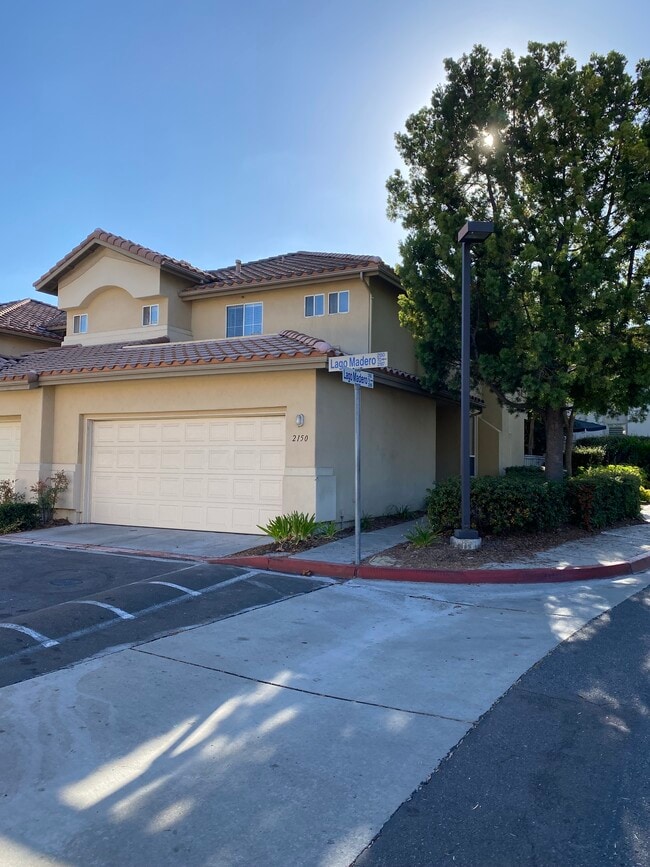 Building Photo - 2150 Lago Madero