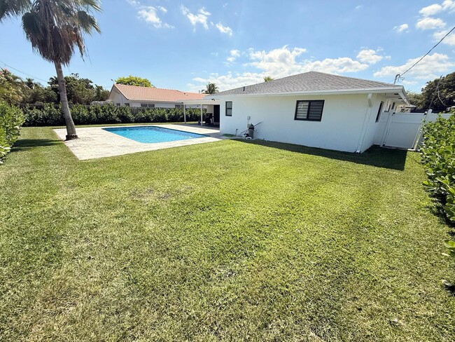 Building Photo - 4760 NW 5th Ln