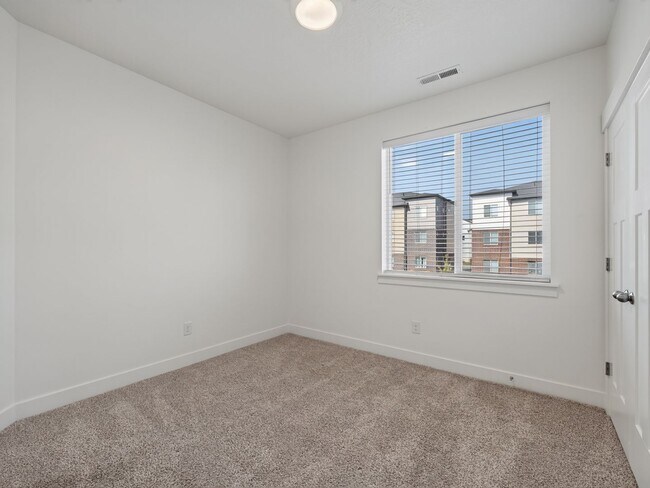 Building Photo - 1386 N 3830 W