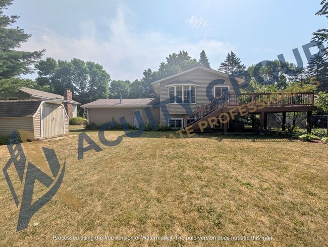 Building Photo - 10207 Pilgrim Ln N