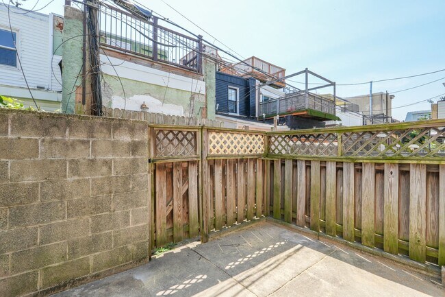Building Photo - Charming 2BR in the Heart of East Passyunk — Steps to Philly's Best Dining!