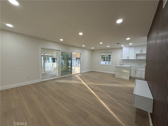 Building Photo - 9123 Woodley Ave