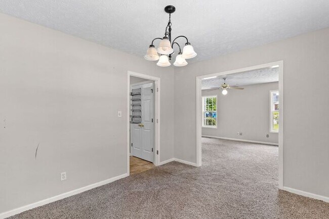 Building Photo - 3 Bedroom/2.5 Bath Home
