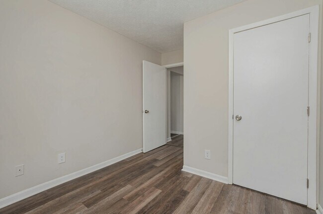 Building Photo - 3030 Cleinview Ave
