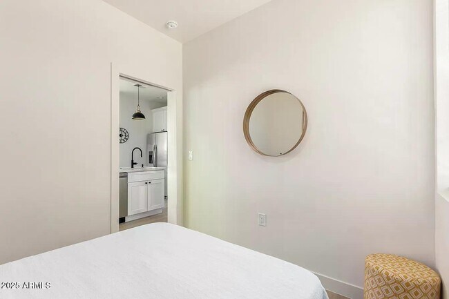 Building Photo - 411 N 32nd Pl