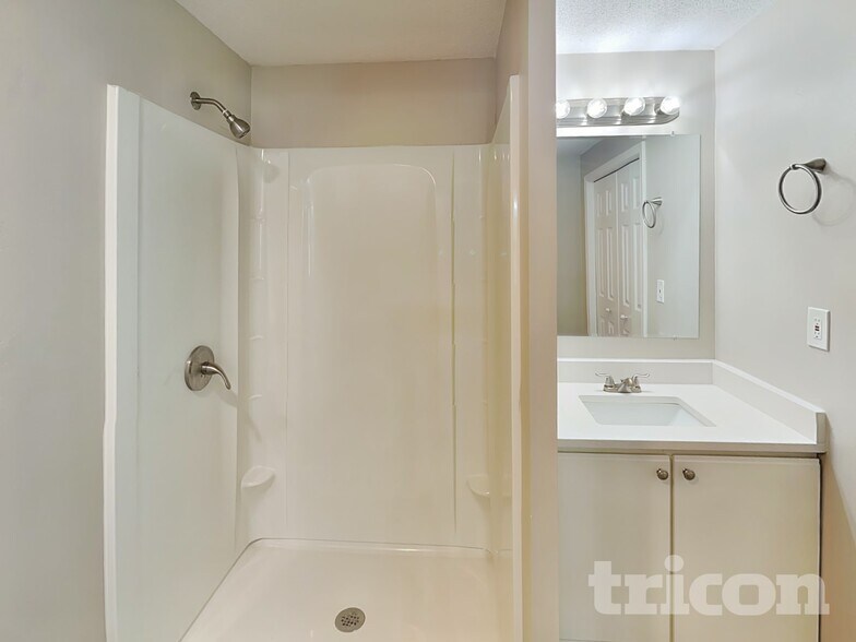 Building Photo - 509 Glen Ellyn Ct