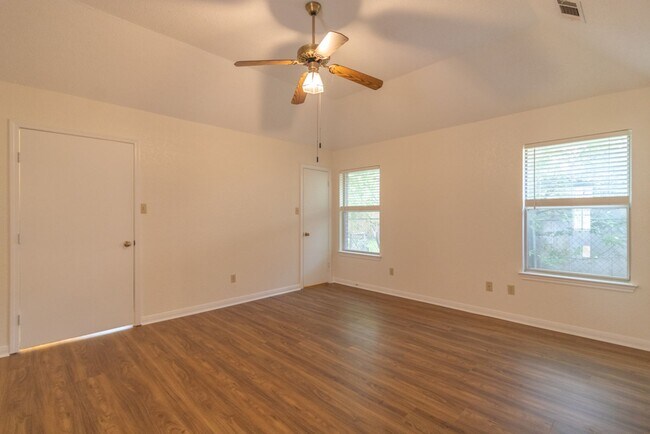 Building Photo - 2411 Raintree Path