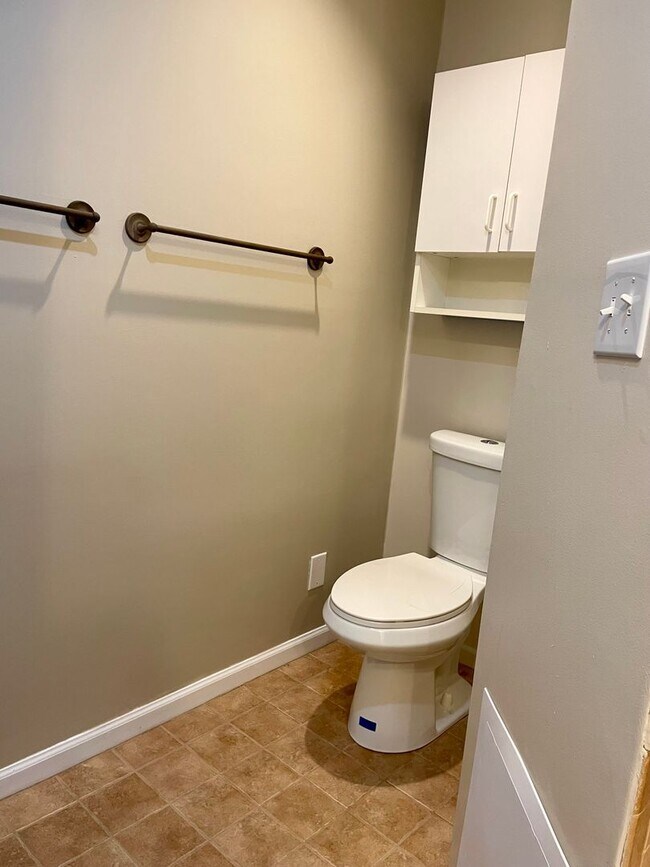 Building Photo - 418 Summit View Rd