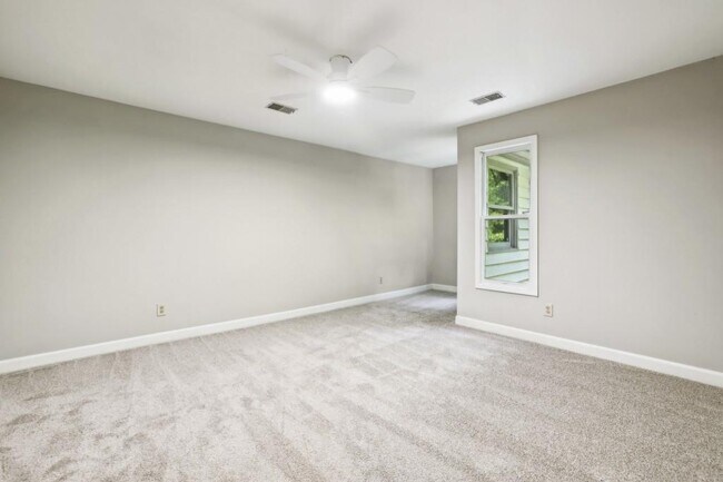 Building Photo - 110 Westchester Way