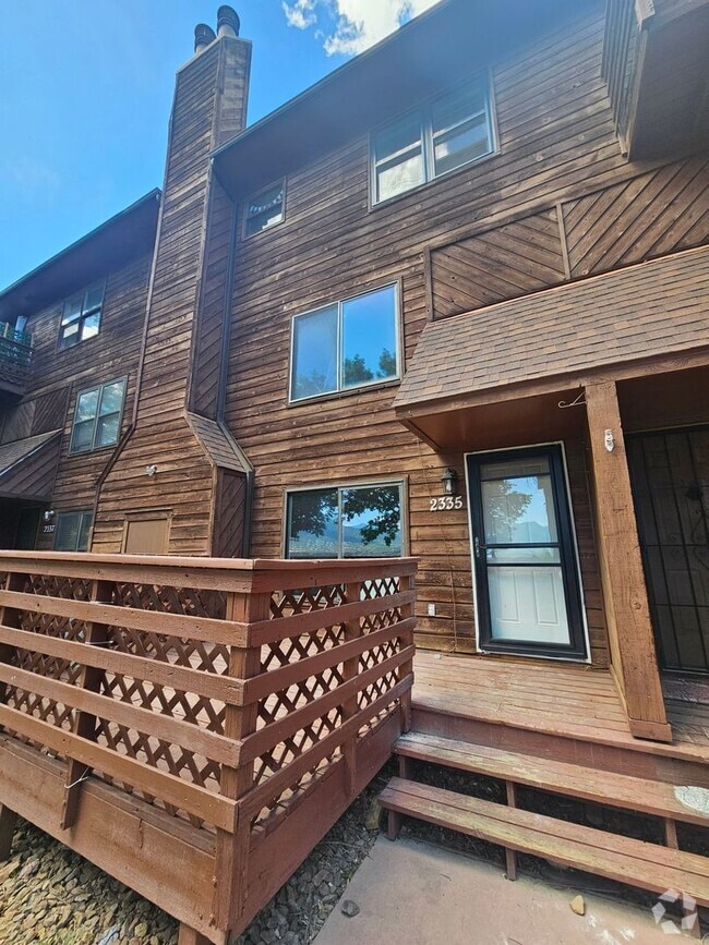 Building Photo - Beautiful West Side Condo