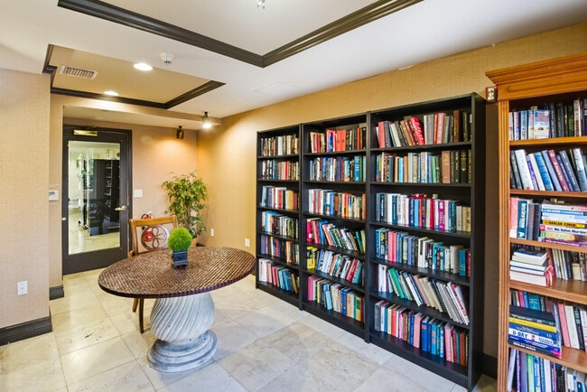 Building Photo - 520 SE 5 Ave