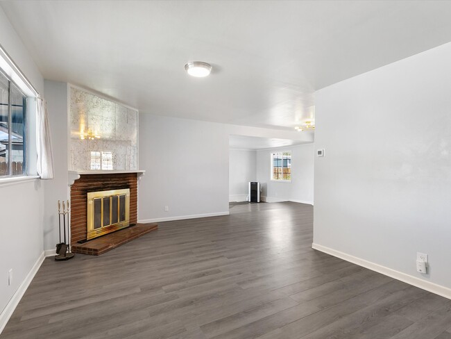 Building Photo - 1708 Probasco Way