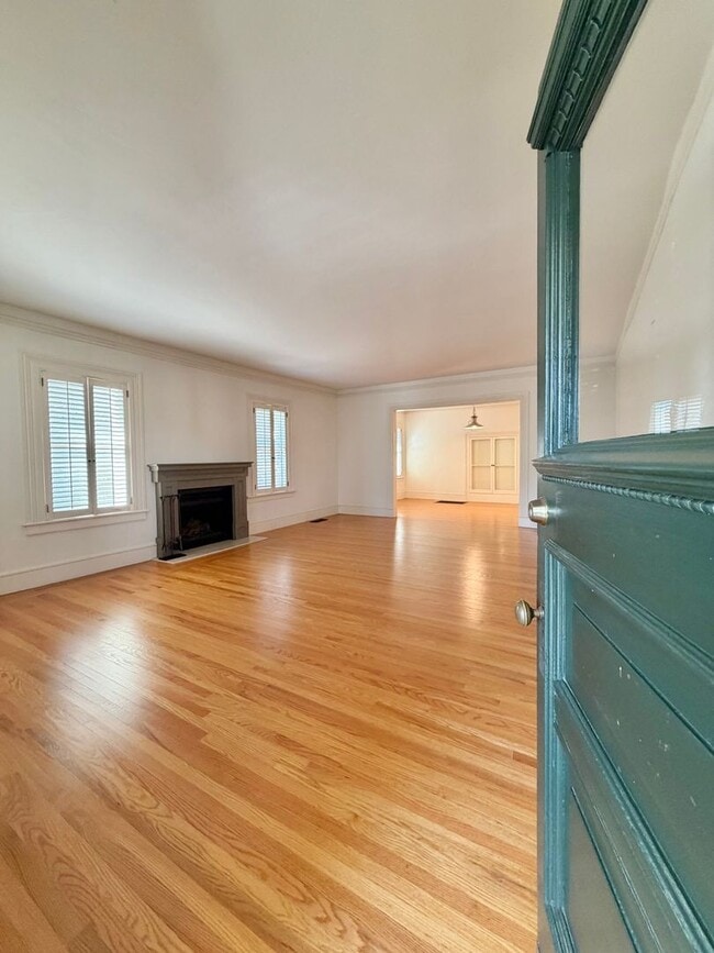 Building Photo - 3 Bedrooms, 2 Bathrooms Saint Helena Charm with Modern Conveniences