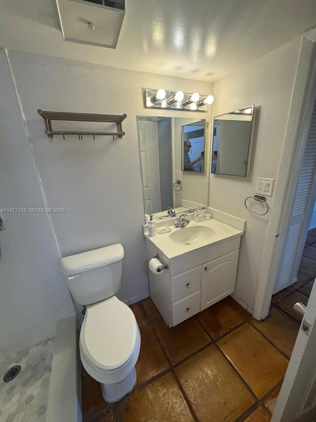 Building Photo - 6031 Shaker Wood Cir