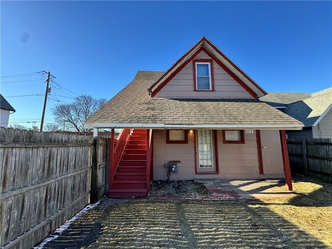 Building Photo - 311 E Market St Ext