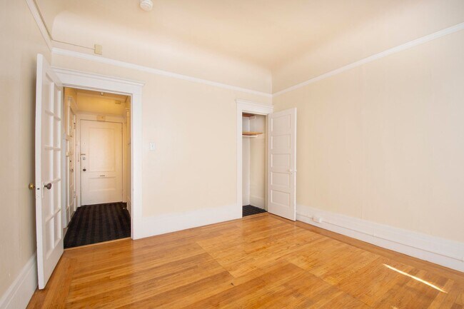 Building Photo - 652-656 Clayton Street