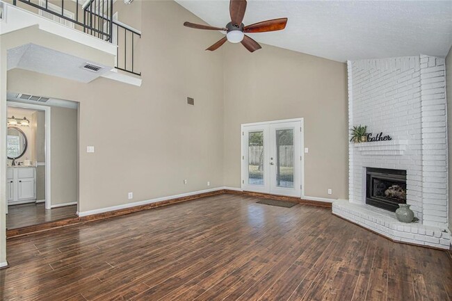 Building Photo - 2815 Parkwood Manor Dr