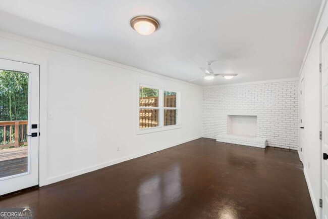 Building Photo - 4266 N Shallowford Rd