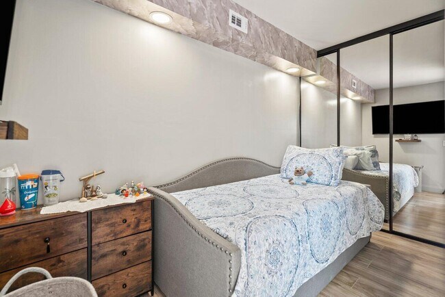 Building Photo - 3571 SW Sunset Trace Cir