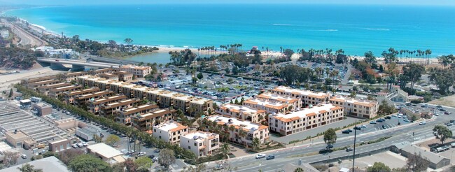 Building Photo - SOUTHCOVE Luxury: SPACIOUS TOWNHOME with O...