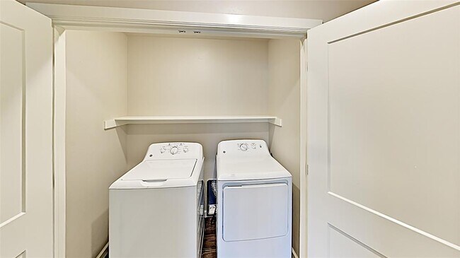 Building Photo - 4920 Avion Ct