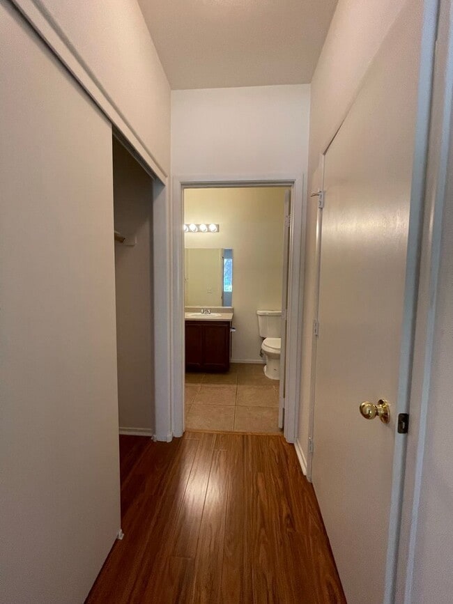 Building Photo - First Floor Condo Unit in Gated Community!