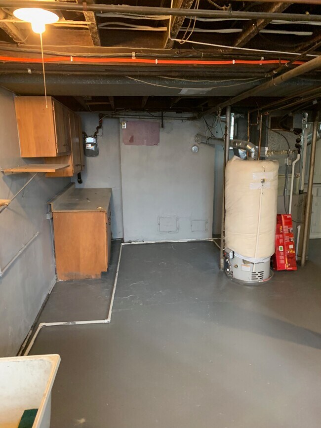 Building Photo - 1042 Collinwood Ave