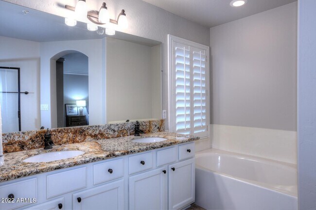 Building Photo - 10354 E Raintree Dr