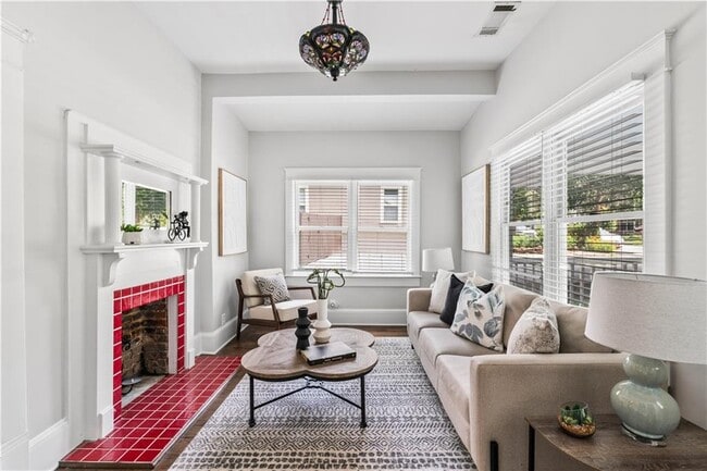 Building Photo - 240 Melrose Ave