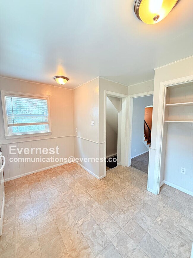 Building Photo - 3852 Wallwerth Dr