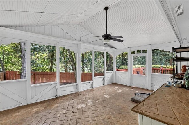 Building Photo - 4053 Cooper Ridge Ct SE