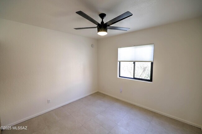 Building Photo - 5144 N Avenida Primera