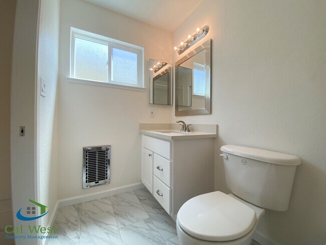 Building Photo - 315 Bellerose Dr