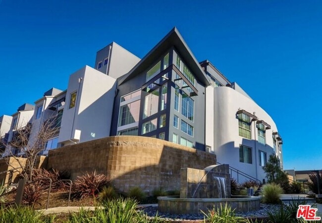 Primary Photo - 5350 Playa Vista Dr